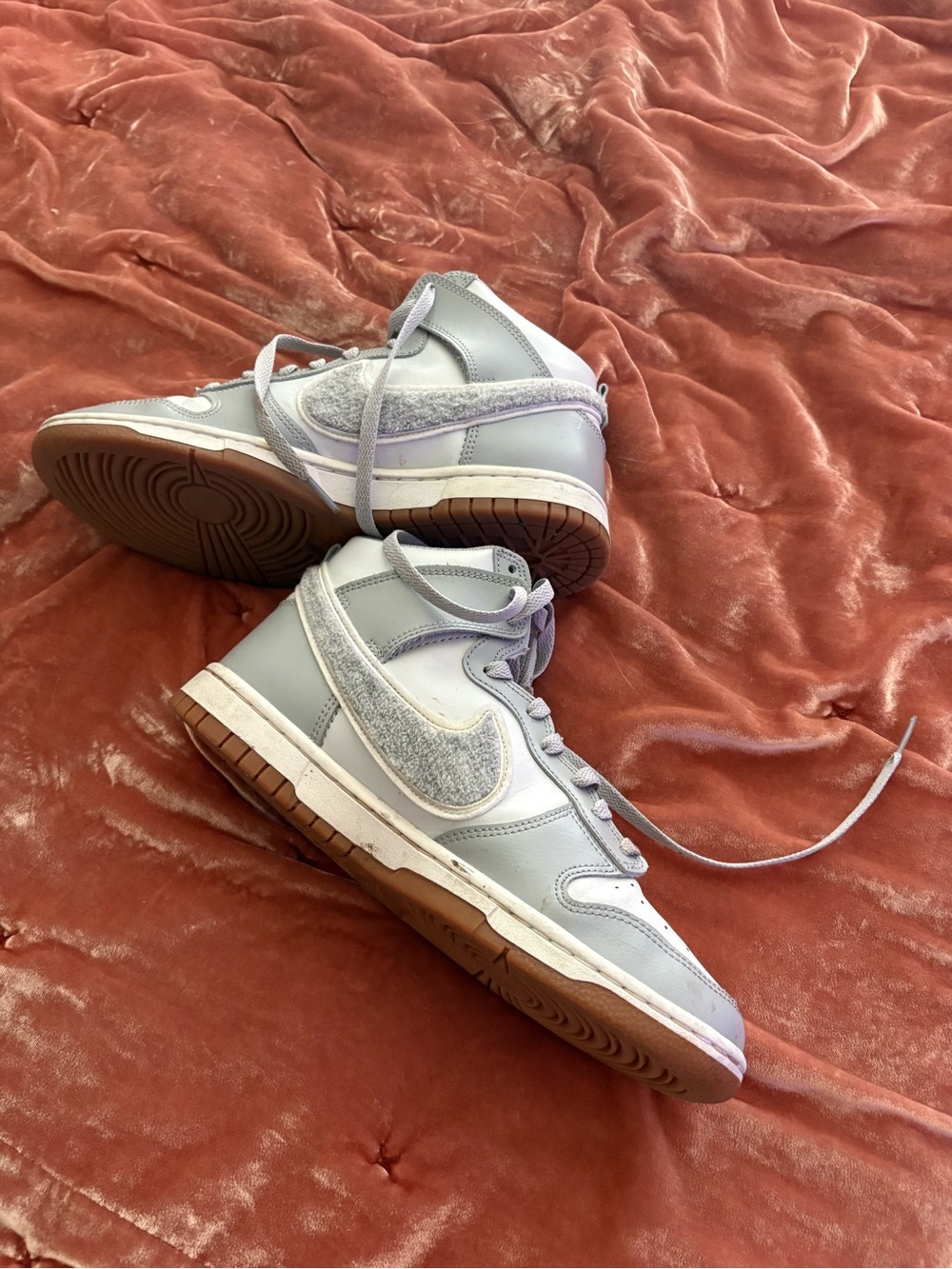 Nike High-Top Sneakers in Lavender and White - Picture 2 of 6